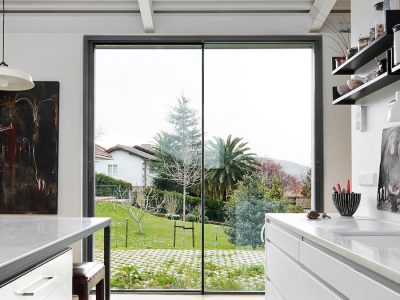 cortizo-sliding-doors-aluminium-kitchen